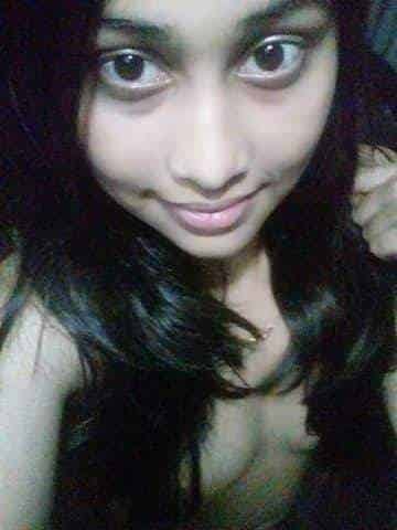 Cute girl nude selfies to make your dick erect in seconds