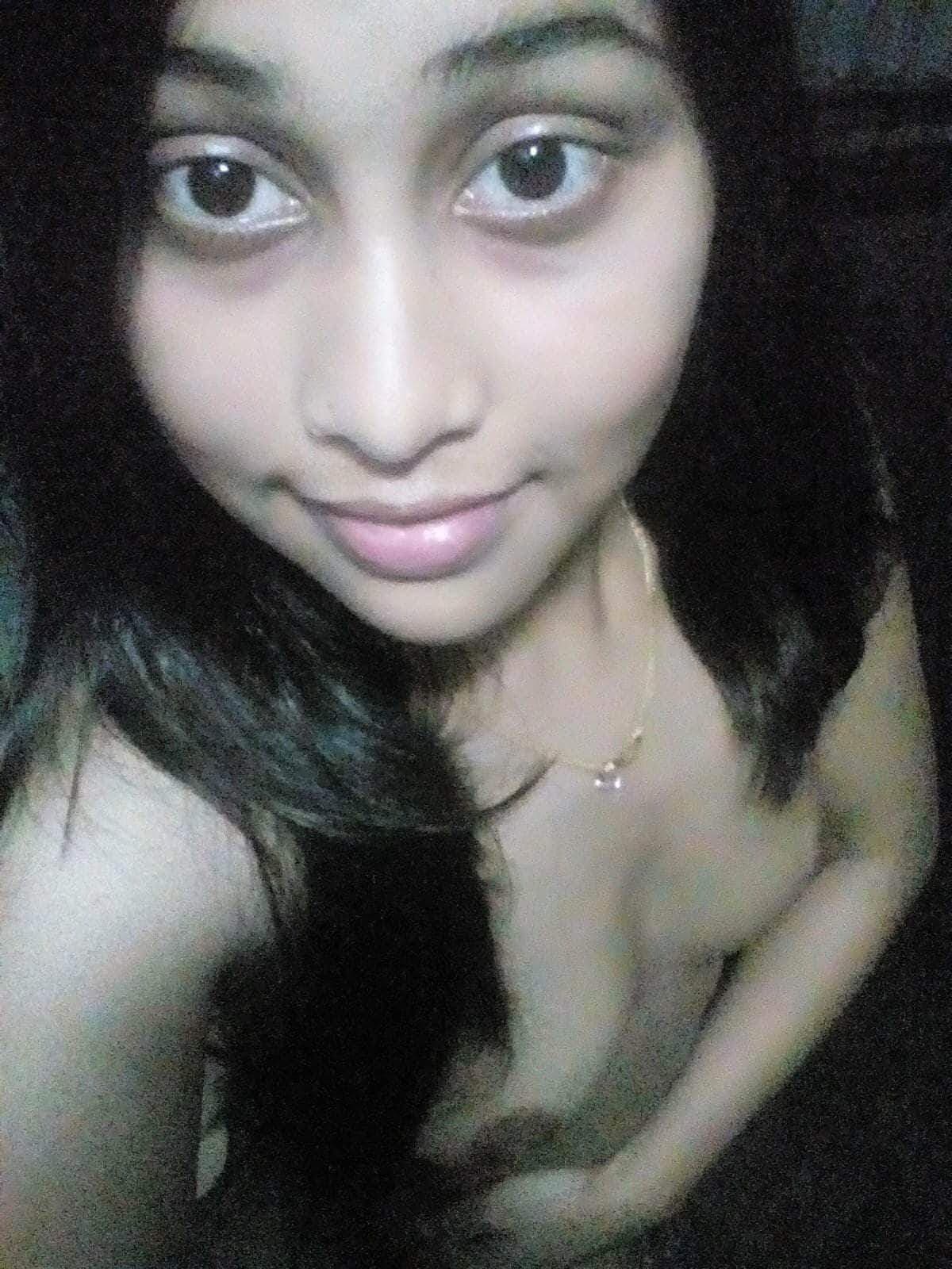 Cute girl nude selfies to make your dick erect in seconds