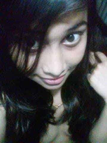 Cute girl nude selfies to make your dick erect in seconds