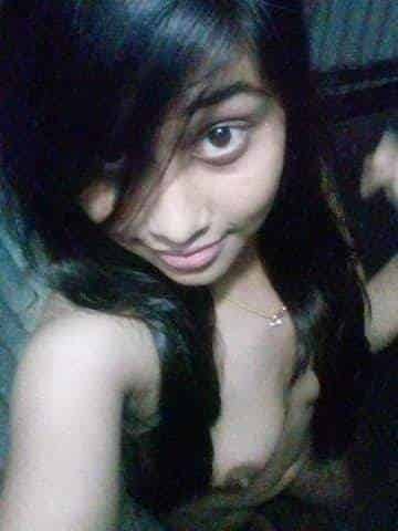 Cute girl nude selfies to make your dick erect in seconds