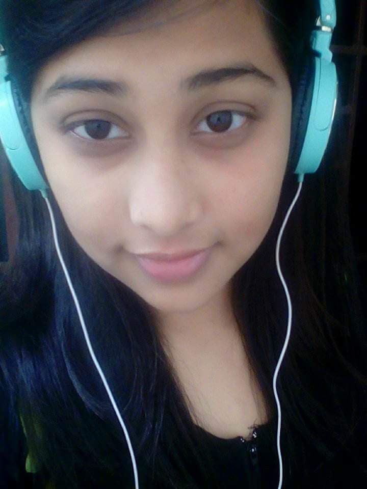 Cute girl nude selfies to make your dick erect in seconds