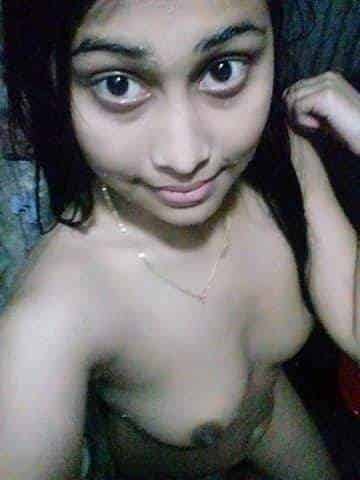 Cute girl nude selfies to make your dick erect in seconds