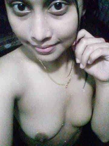 Cute girl nude selfies to make your dick erect in seconds