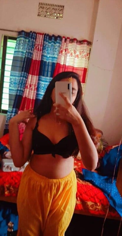 Cute Indian 19yo teen nude photos