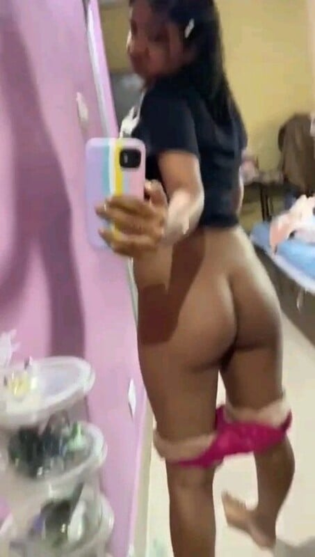 Cute Indian 18yo teenager nude selfies for lover