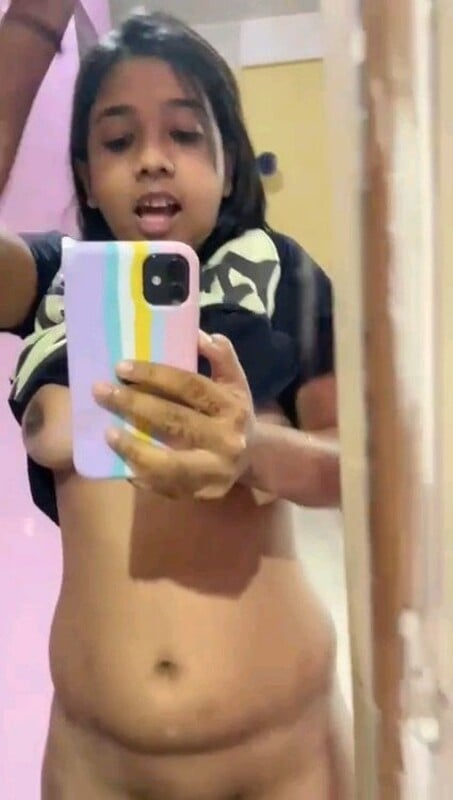 Cute Indian 18yo teenager nude selfies for lover