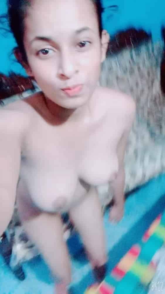 Cute girl's sexy Tamil nude pics for her lover