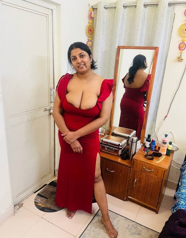 Aunty outdoor boob show and sex with husband