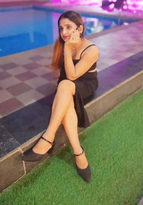 Aunty stripping saree and nude blowjob sex pics update