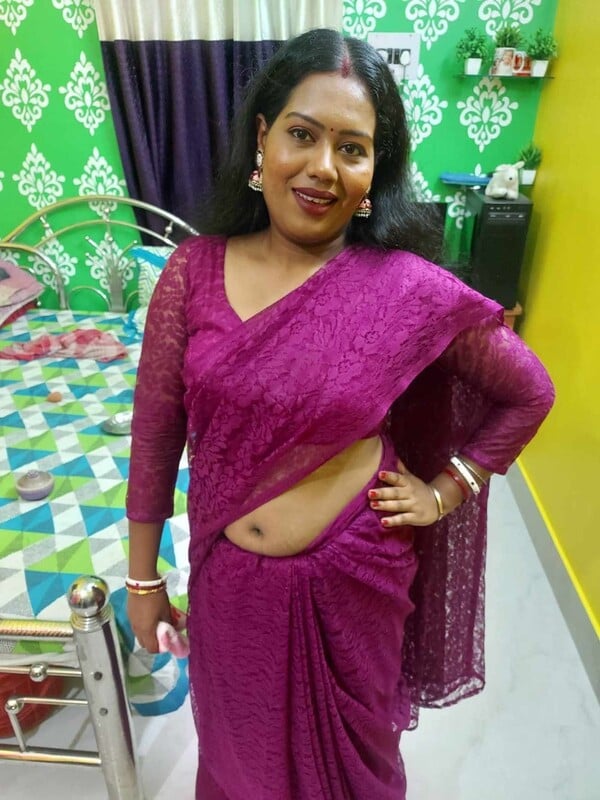 Kerala aunty nude HD photos with underarm shaving