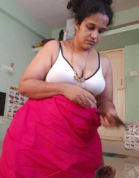 Busty Telugu aunty nude before secret lover
