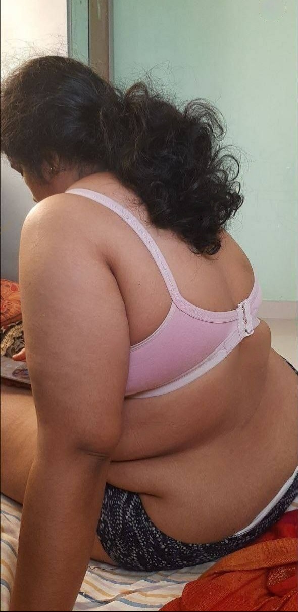 Busty Telugu aunty nude before secret lover