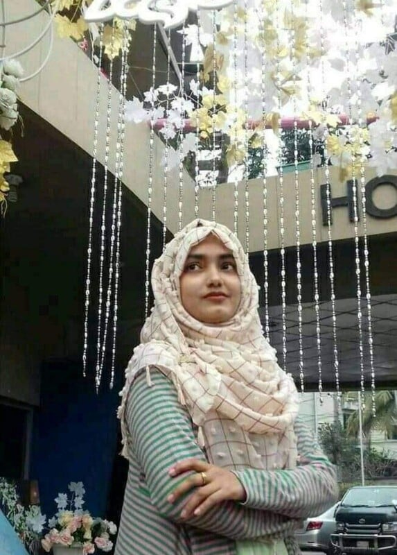 19yo teen Hijabi Bangla girl nude fingering photos