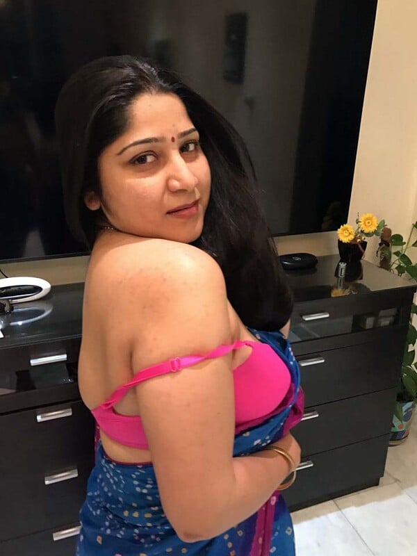 Cum on face blowjob aunty in saree with husband friend