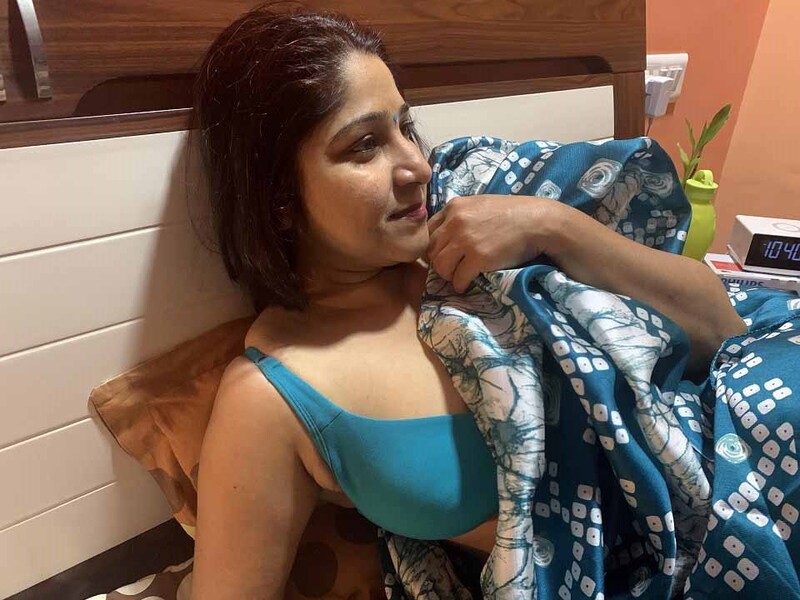Cum on face blowjob aunty in saree with husband friend