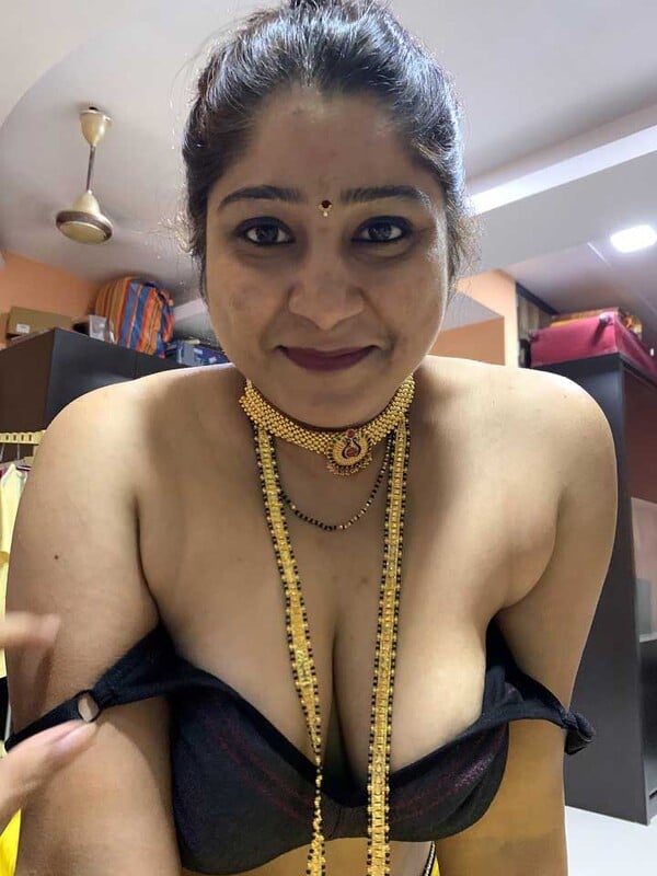 Cum on face blowjob aunty in saree with husband friend