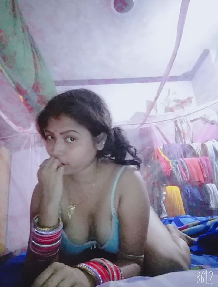 Bengali bhabhi nude photos shared by husband