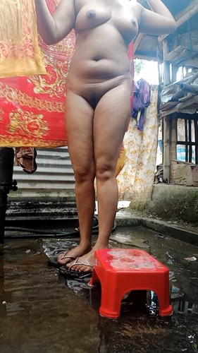 Sexy Bengali Girl Bathing Nude Fingering Pics