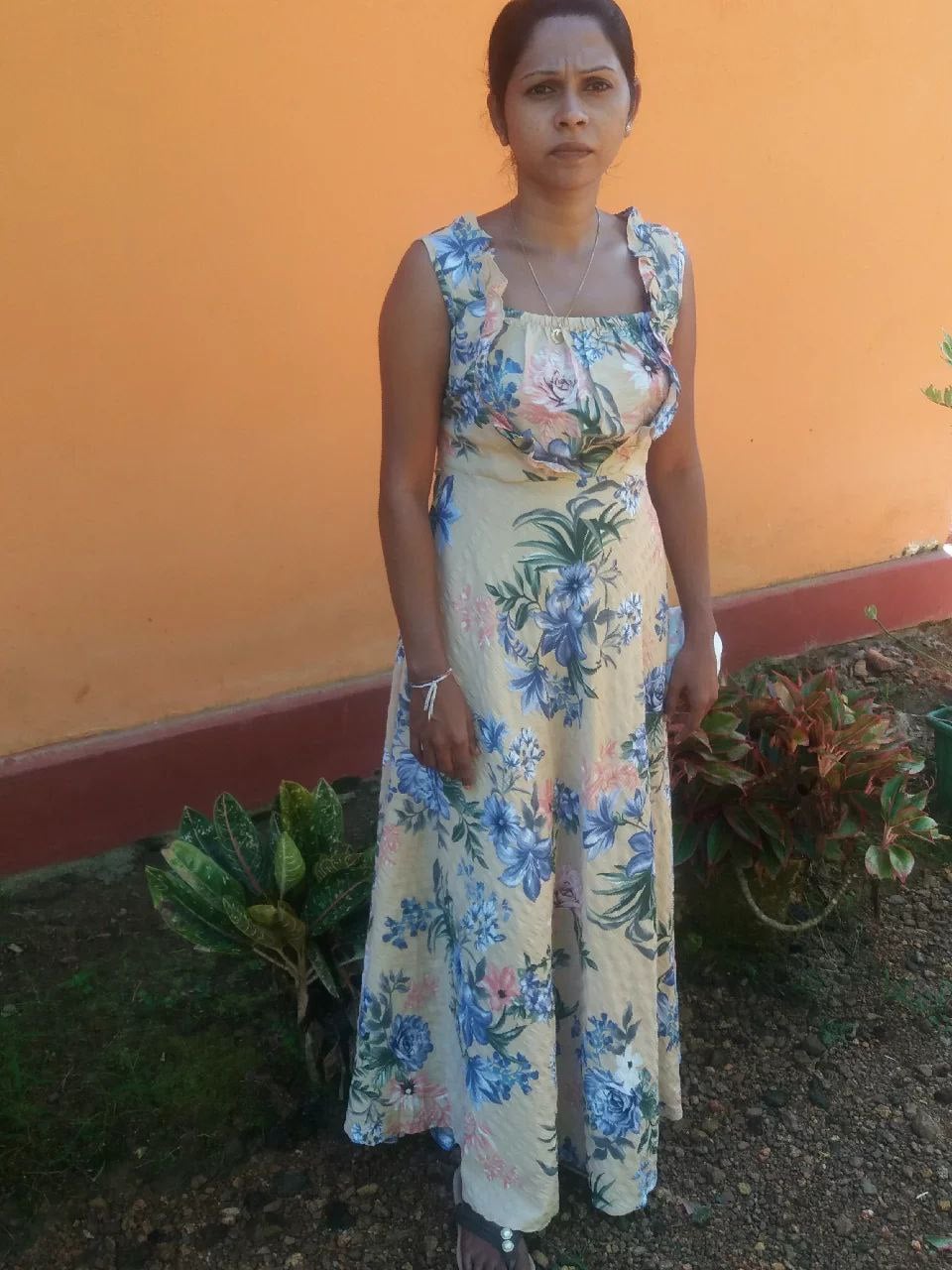 Srilankan aunty pussy needs sex pleasure