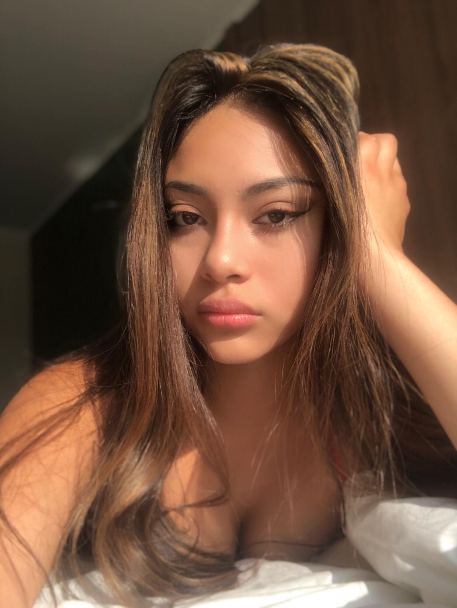 Married Woman Cheating While Hubby's Gone