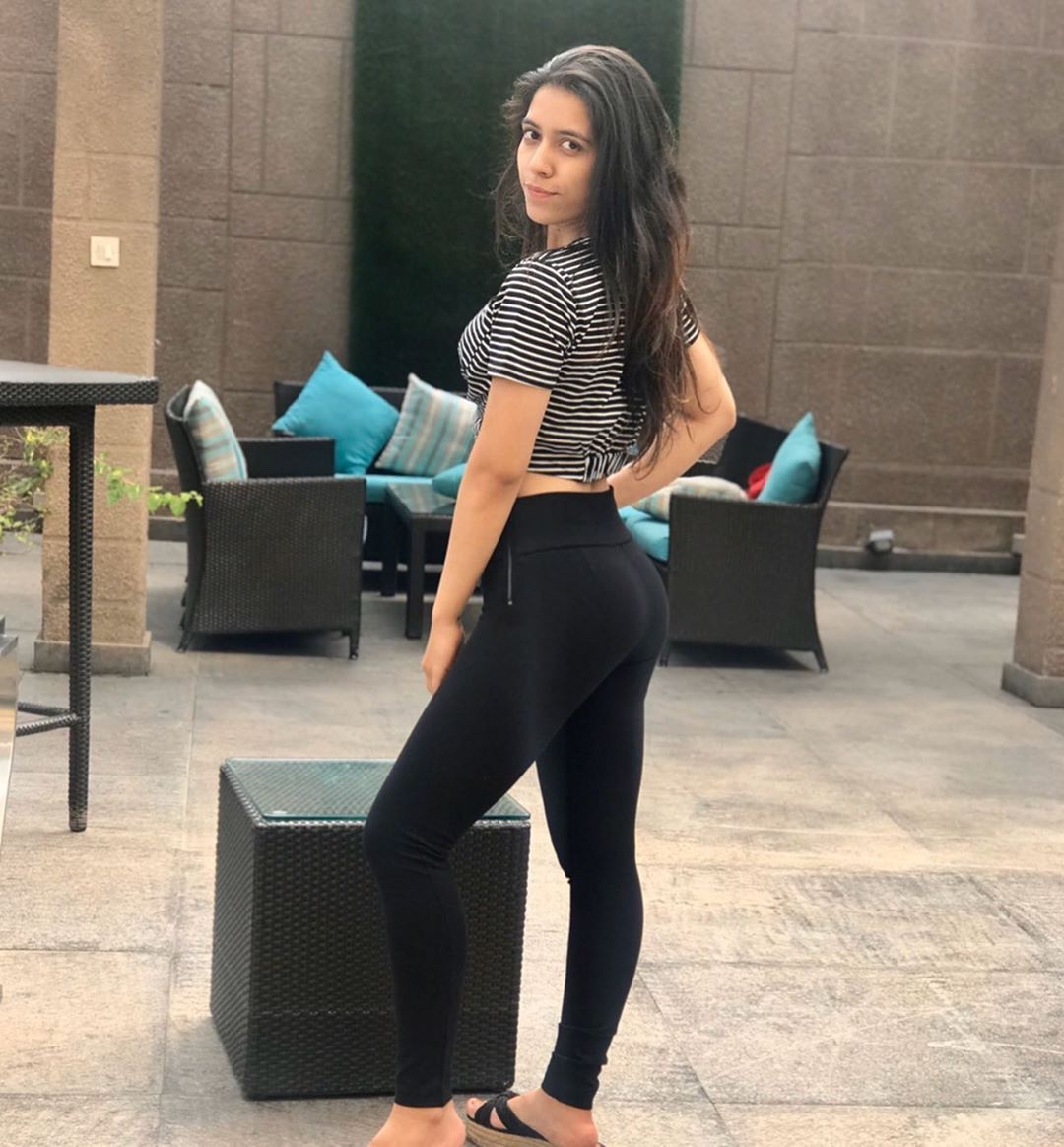 Squeezing into Tight Jeans, My Ass Bulging Out, Begging for a Rough Spank