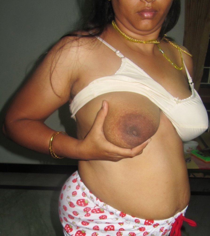 Tanker MILF naked pics taken by tenant young guy