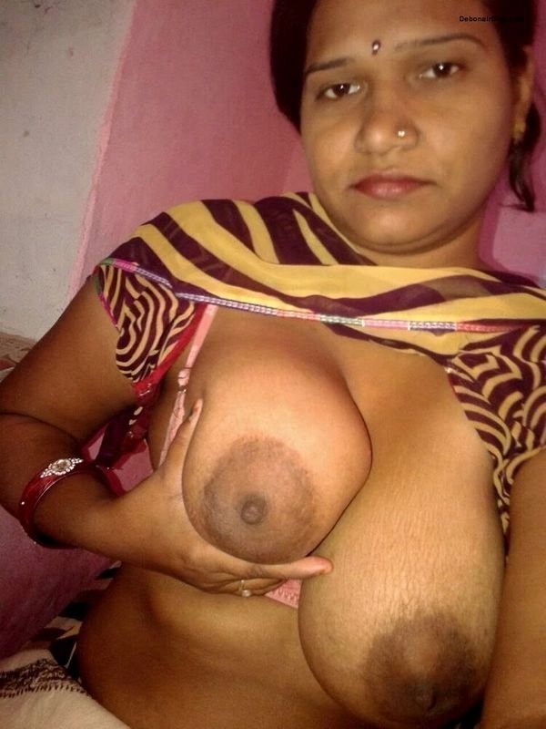Tanker MILF naked pics taken by tenant young guy