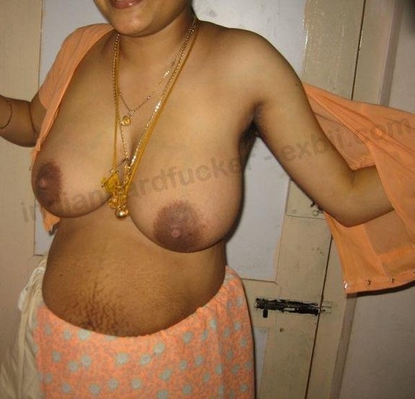 Tanker MILF naked pics taken by tenant young guy