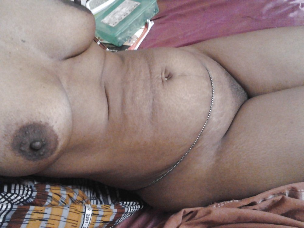 Tanker MILF naked pics taken by tenant young guy