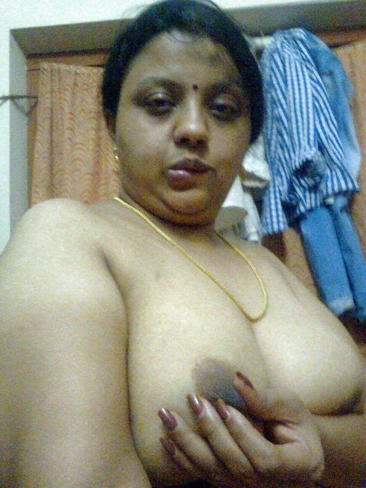 Tanker MILF naked pics taken by tenant young guy