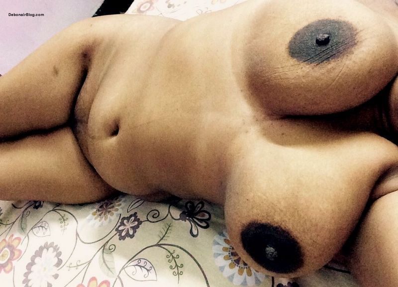 Tanker MILF naked pics taken by tenant young guy