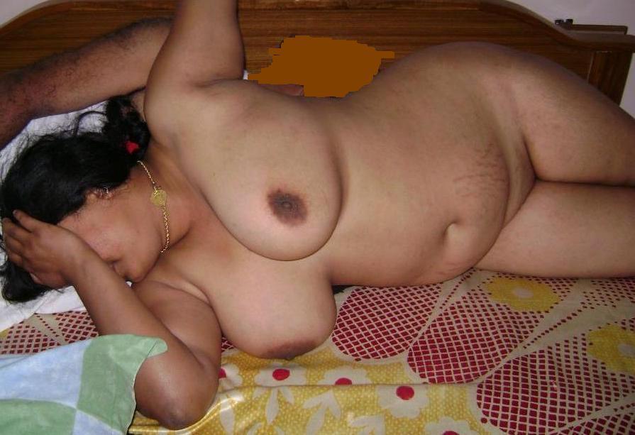 Tanker MILF naked pics taken by tenant young guy