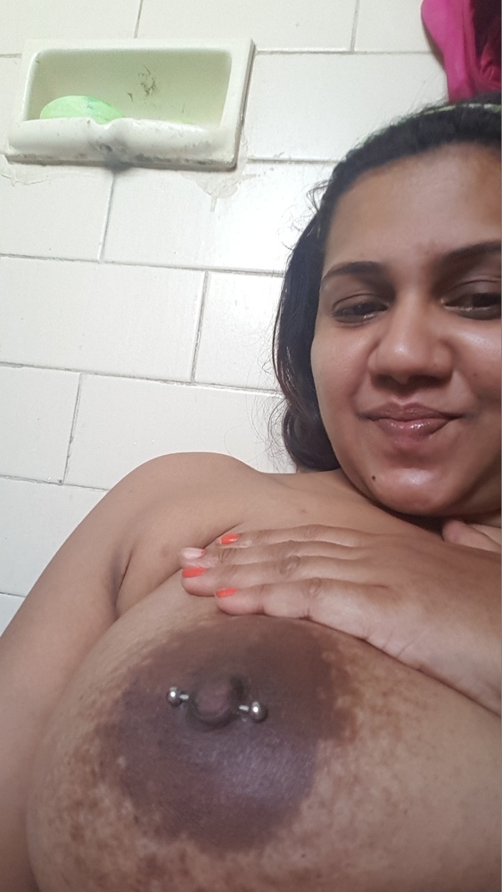 Tanker MILF naked pics taken by tenant young guy