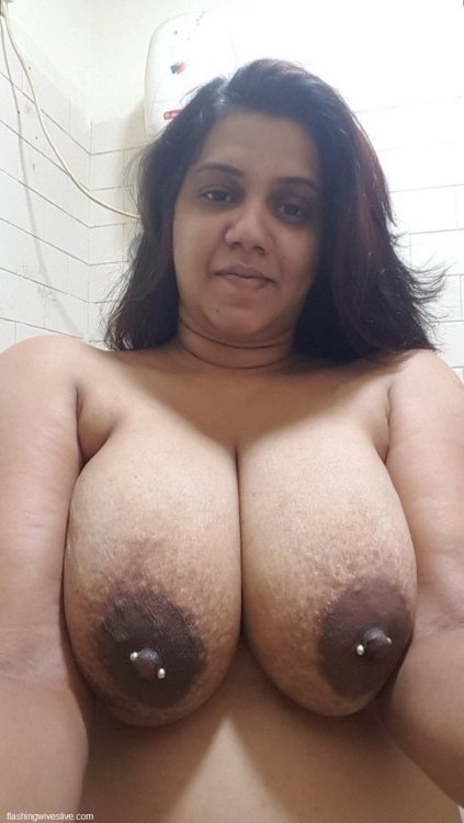 Tanker MILF naked pics taken by tenant young guy