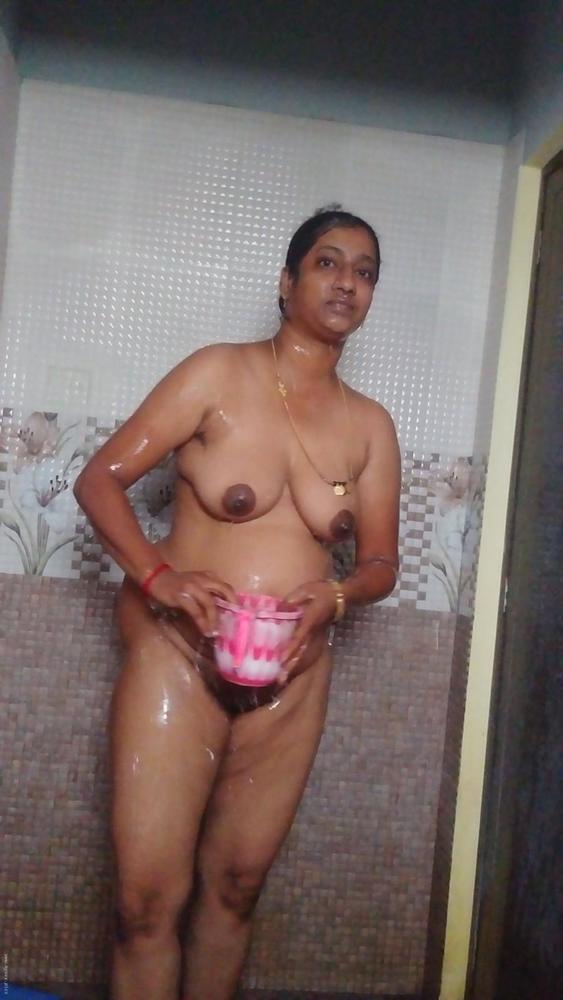 Tanker MILF naked pics taken by tenant young guy