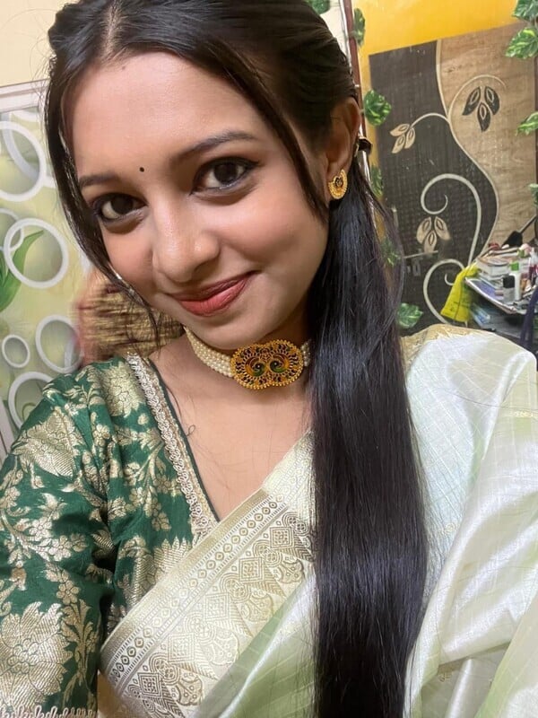 Gorgeous young bhabhi hot topless unseen photos