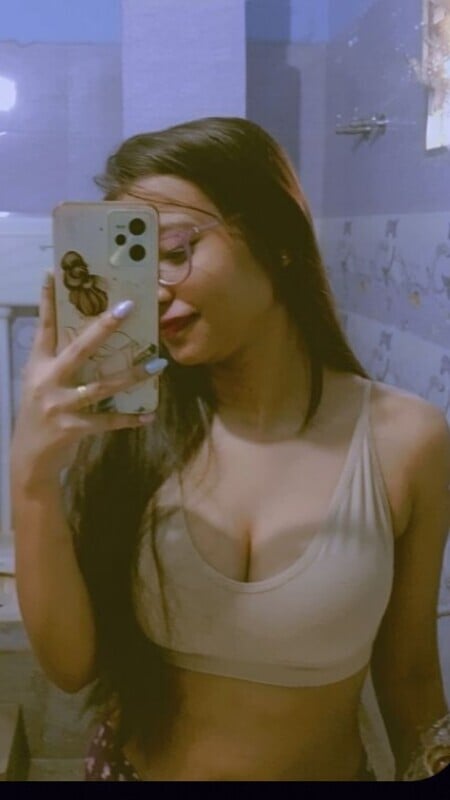 Gorgeous young bhabhi hot topless unseen photos