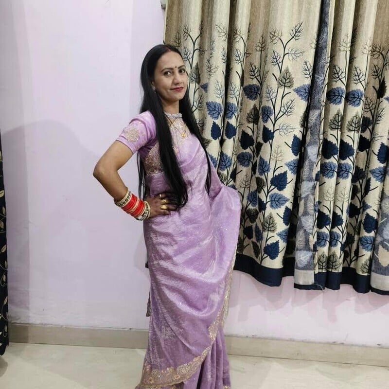 Famous desi bhabhi topless big boobs showing