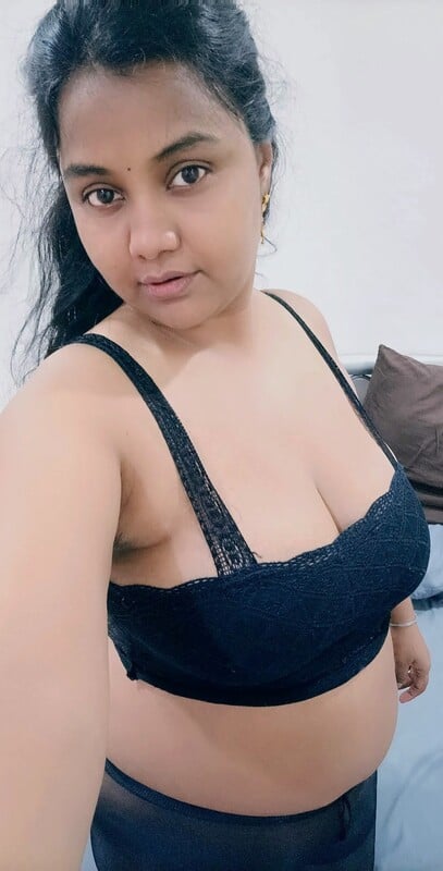 Kerala aunty lingerie and nude show for lover