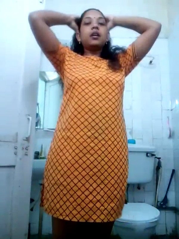 Teen mallu girl nude bathing pics