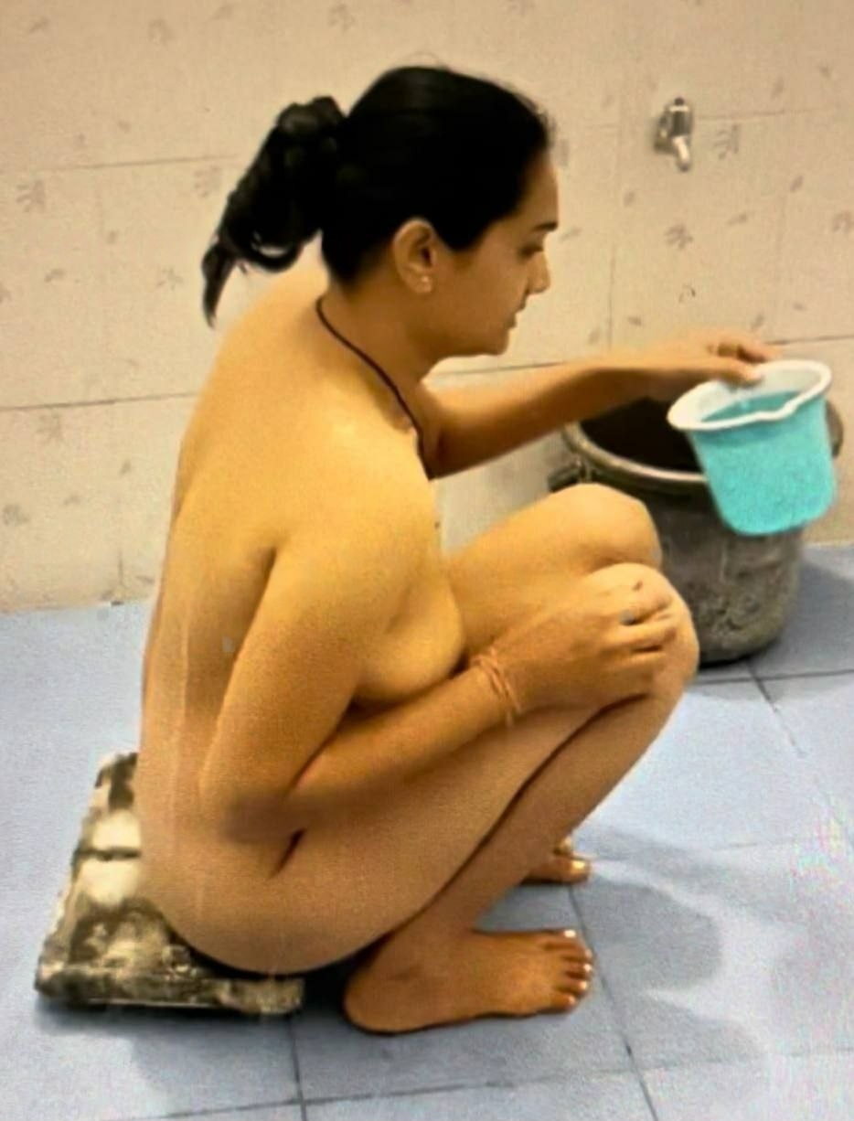 Maharashtrian bhabhi nude bath and fingering