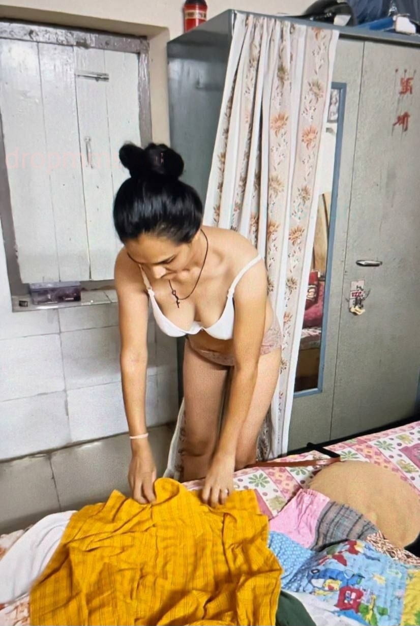 Maharashtrian bhabhi nude bath and fingering