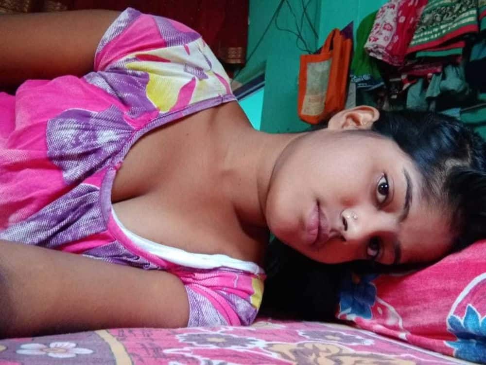Hot Desi village teen boob pics