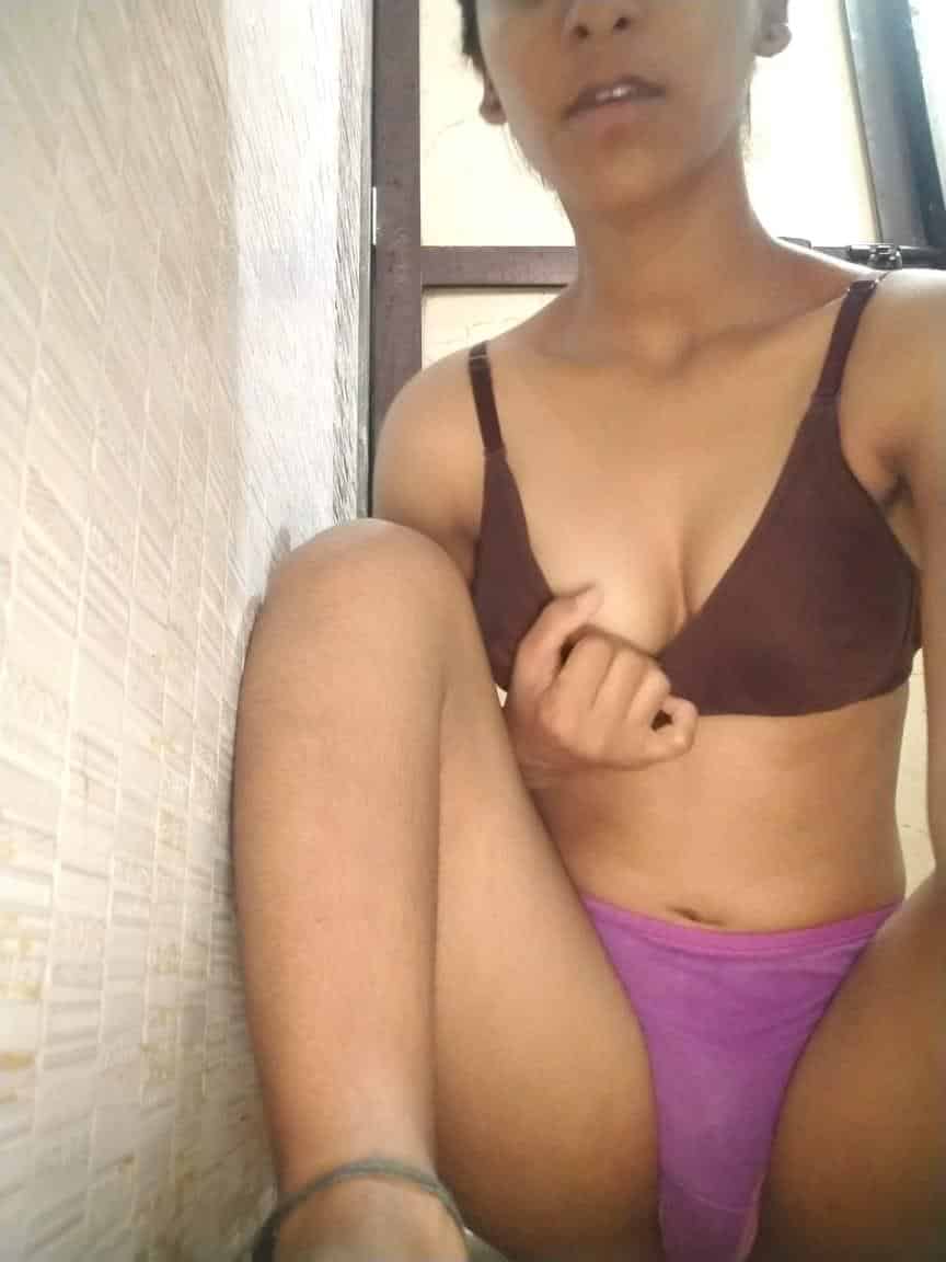 Sexy Desi teen photos going viral on the net