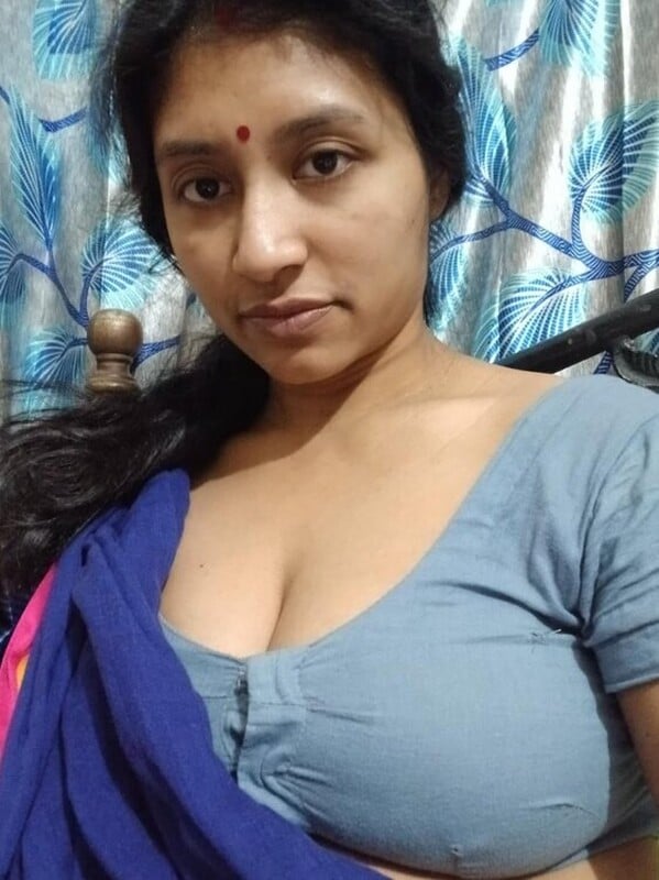 Affair bhabhi in saree nude fucking with lover