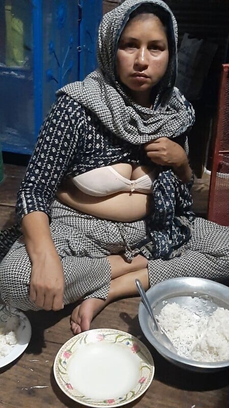 Mature village bhabhi nude before eating food