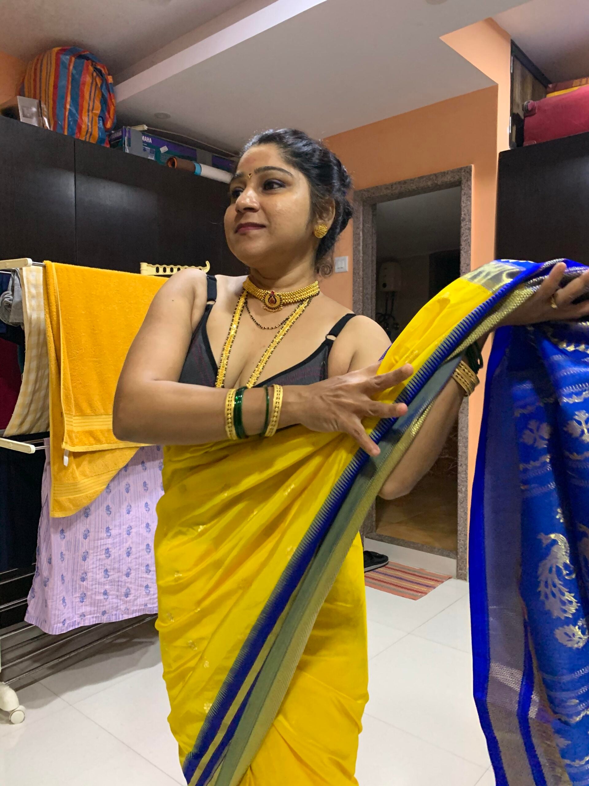 Bhabhi in saree blowjob and big boobs showing