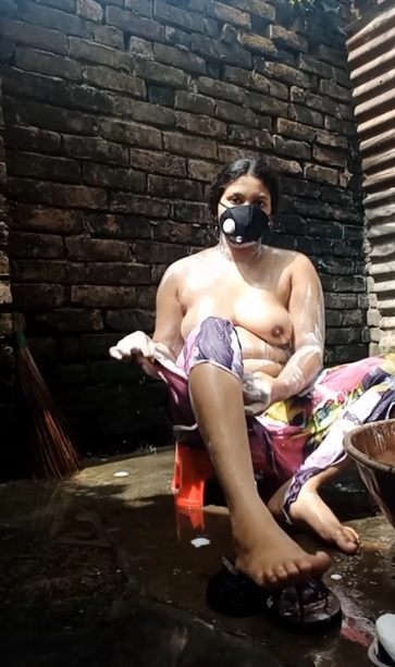 Masked Bengali bhabhi nude bathing and peeing