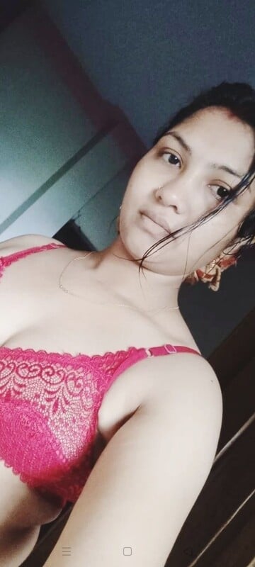 Bhabhi in red lingerie nude big boobs showing