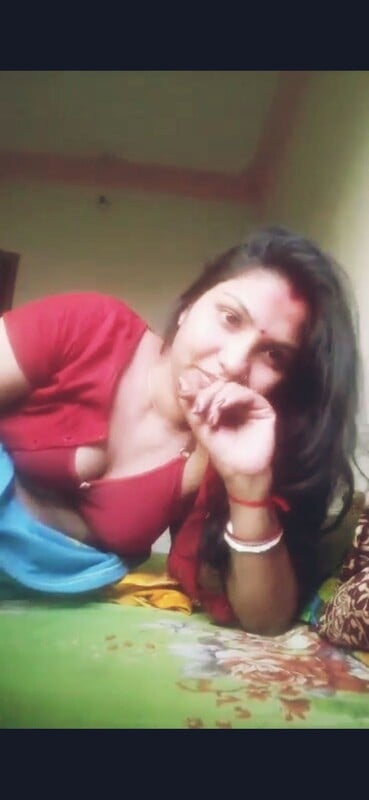 Bhabhi in red lingerie nude big boobs showing